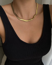 Load image into Gallery viewer, Snake Chunky Necklace
