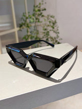 Load image into Gallery viewer, Sora Sunglasses
