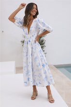 Load image into Gallery viewer, Praia Maxi Dress
