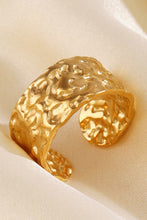 Load image into Gallery viewer, Kala Textured Ring Gold
