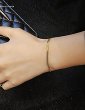 Load image into Gallery viewer, Mikaela Bracelet
